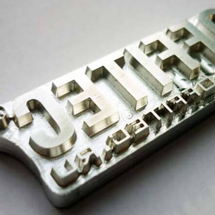 Лазерная гравировка пластика, акрила